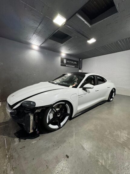 Porsche Taycan Turbo 2021