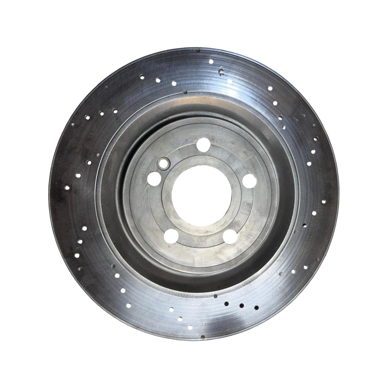 457e0f4ffedc200e86d0ee51d575358a.jpeg Disco Freio Mercedes Benz A35 Amg 2019 a 2023 Traseiro Oem - Imagem 1